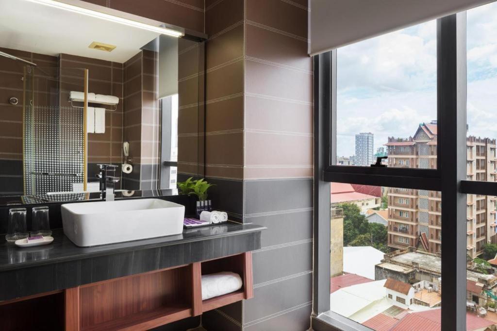 Essence Hotel-Phnom Penh Ngoại thất bức ảnh